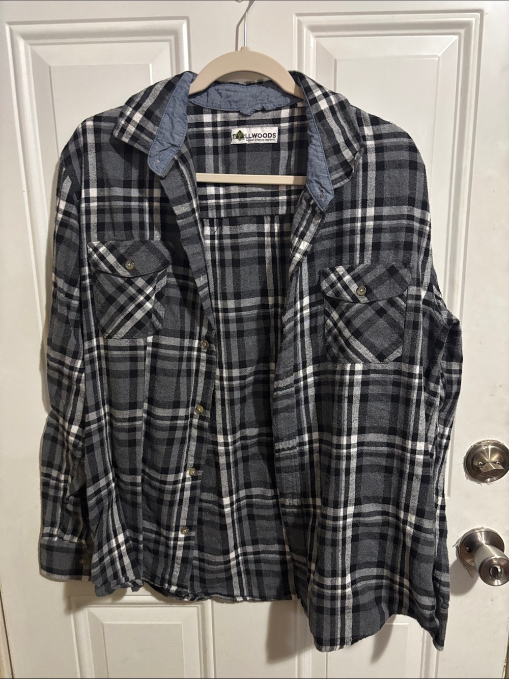 Tallwoods Men’s Black & Gray Plaid Button-Down Shirt